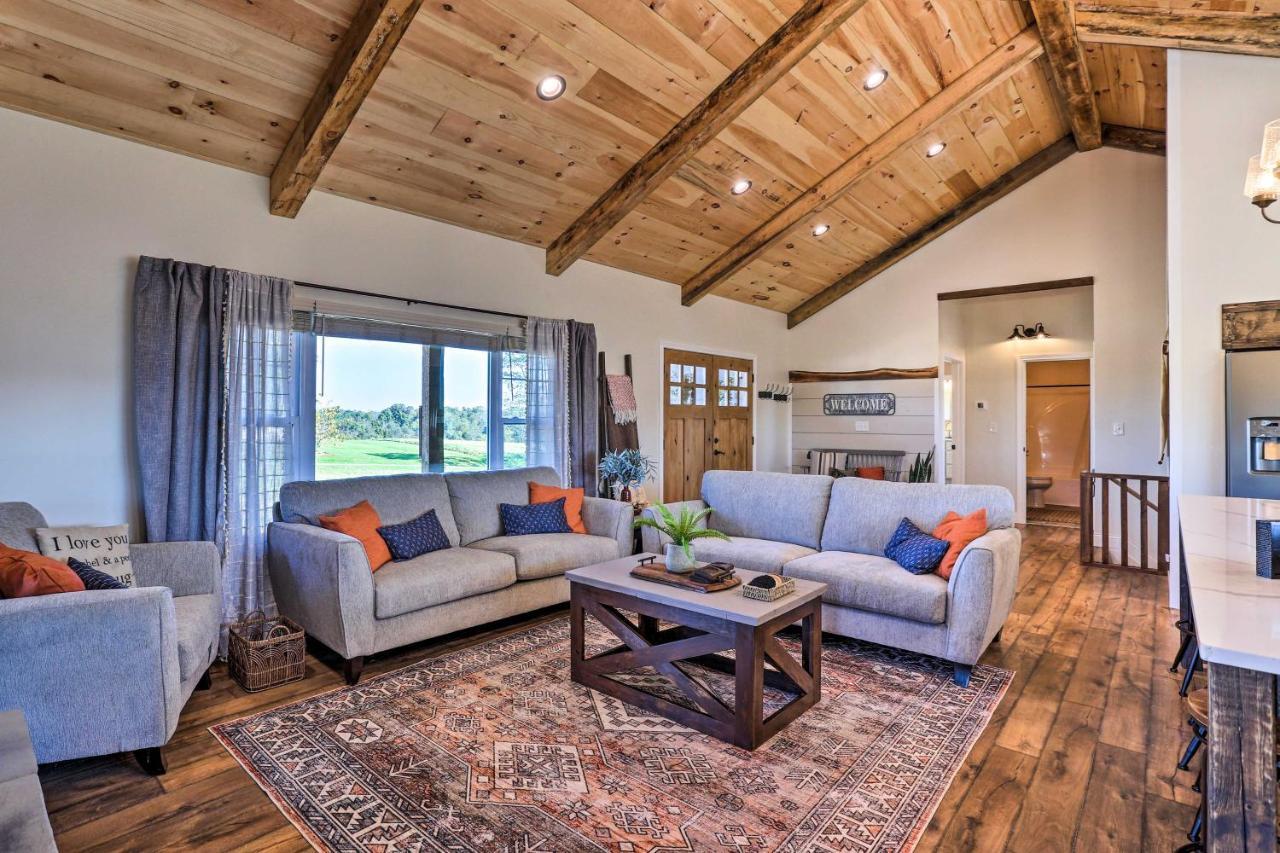 Chic Williamstown Retreat With Pool And Hot Tub! Villa Eksteriør bilde