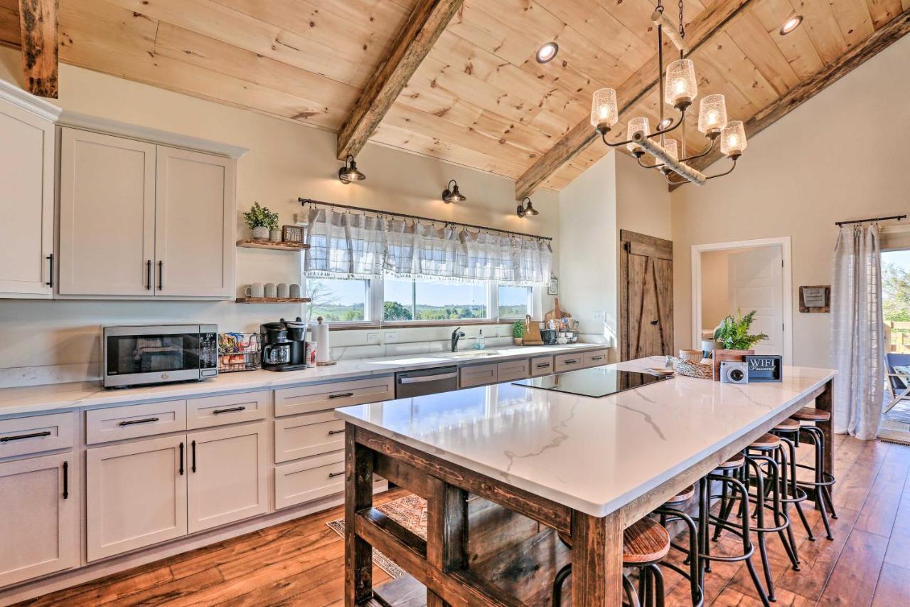 Chic Williamstown Retreat With Pool And Hot Tub! Villa Eksteriør bilde