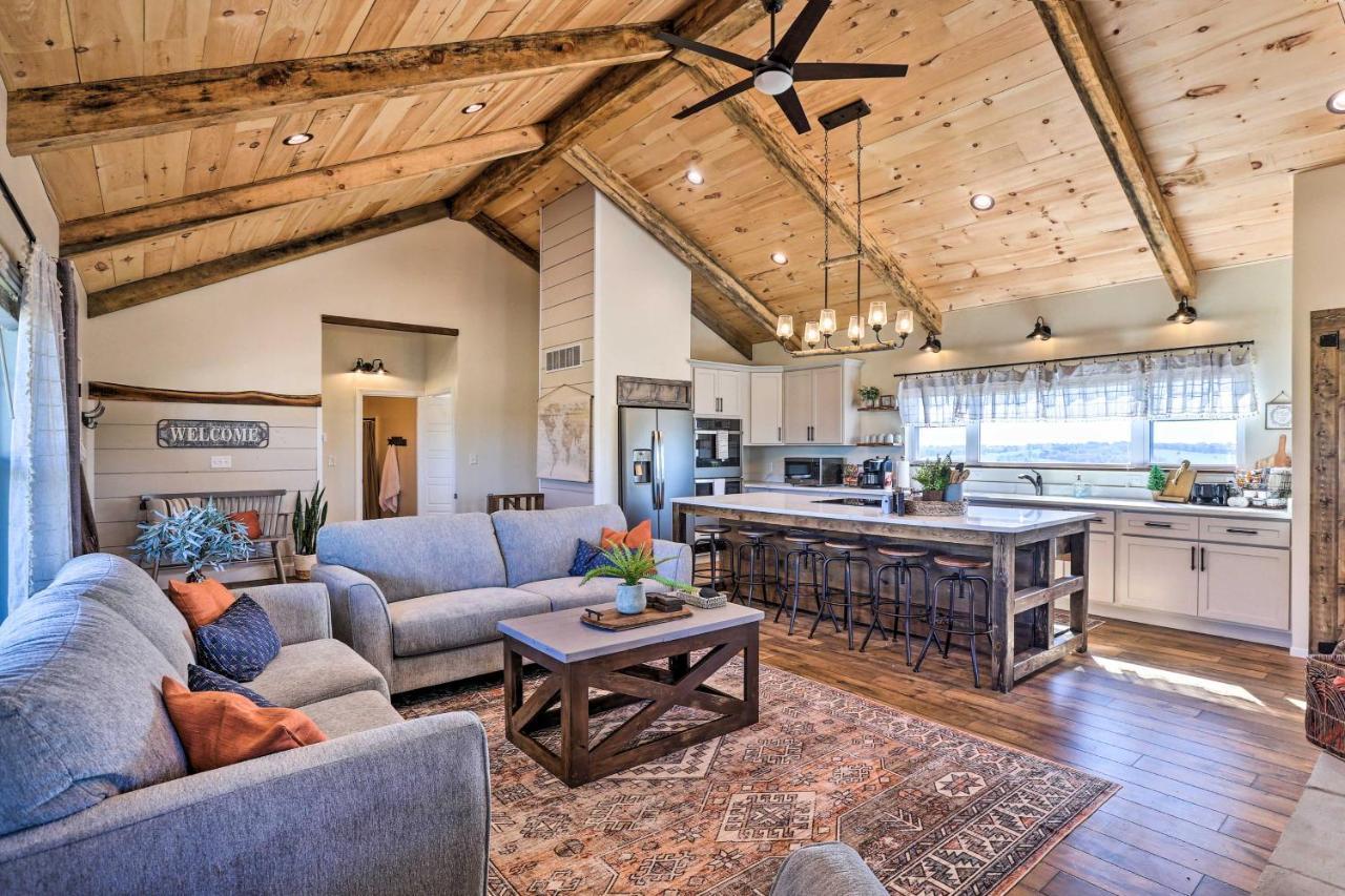 Chic Williamstown Retreat With Pool And Hot Tub! Villa Eksteriør bilde