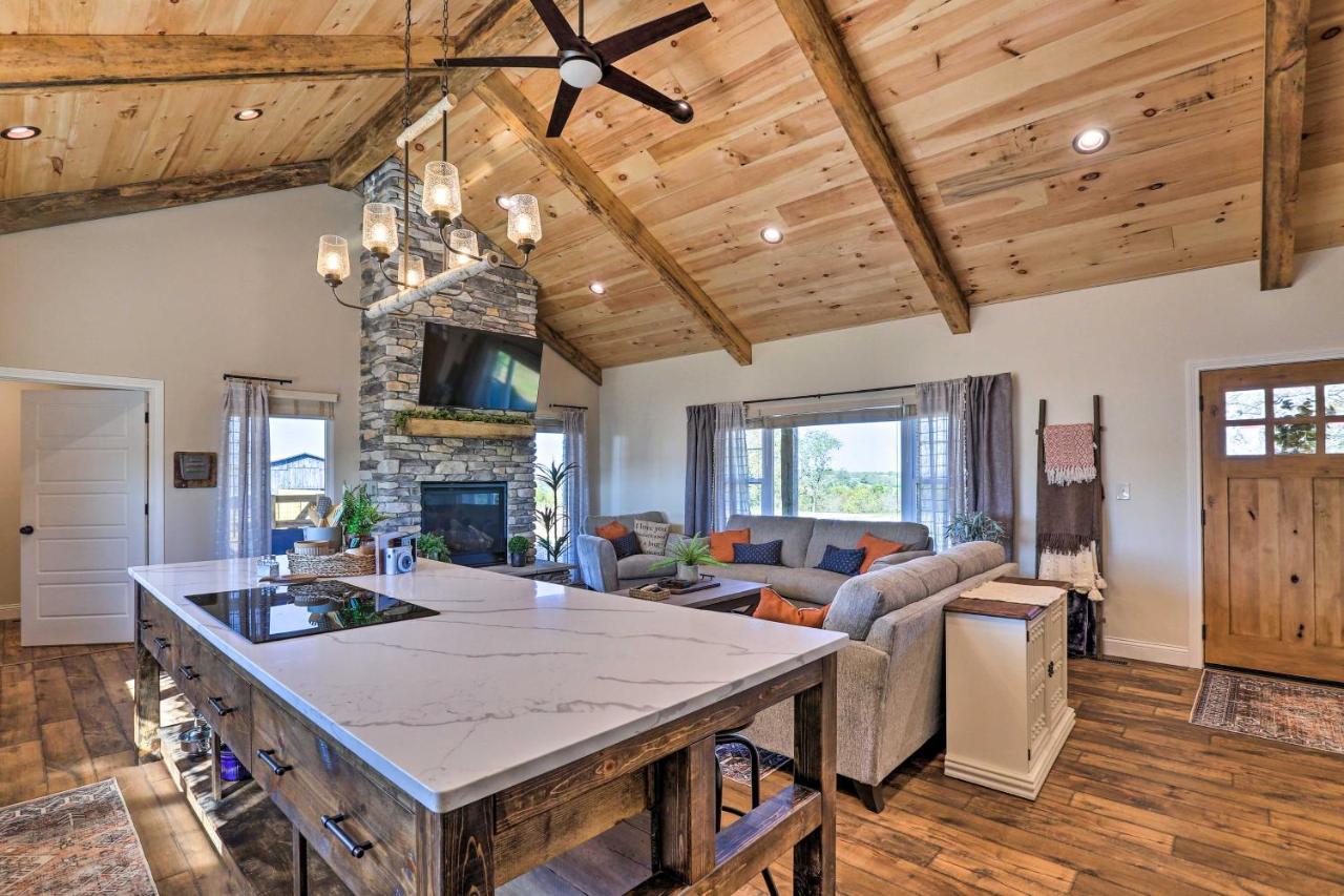 Chic Williamstown Retreat With Pool And Hot Tub! Villa Eksteriør bilde