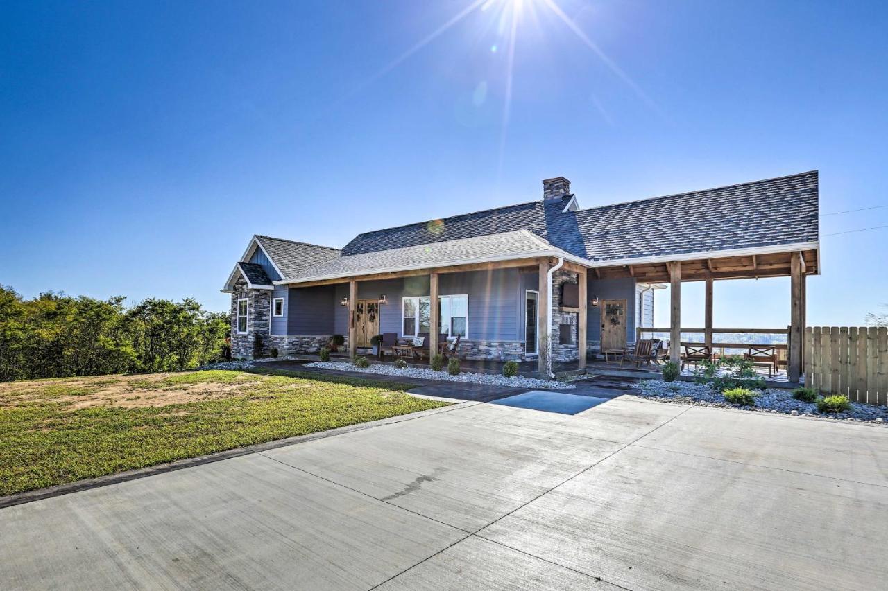 Chic Williamstown Retreat With Pool And Hot Tub! Villa Eksteriør bilde