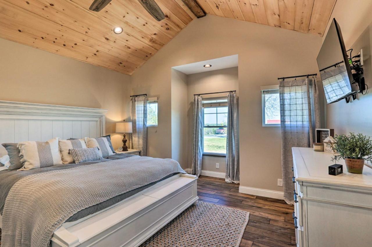 Chic Williamstown Retreat With Pool And Hot Tub! Villa Eksteriør bilde