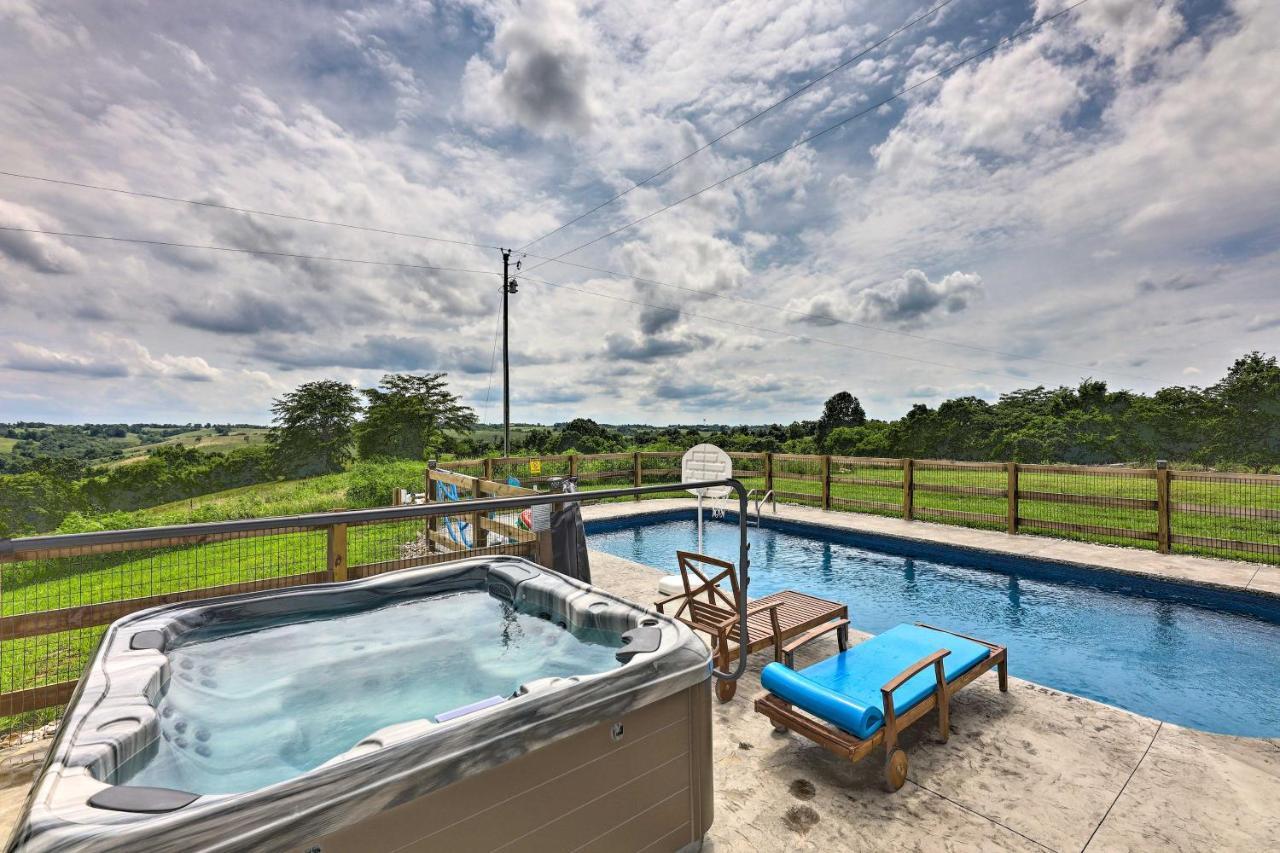 Chic Williamstown Retreat With Pool And Hot Tub! Villa Eksteriør bilde
