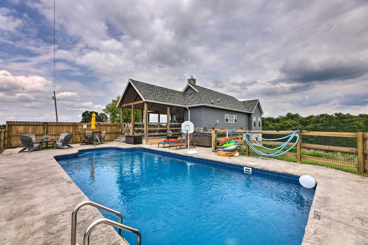 Chic Williamstown Retreat With Pool And Hot Tub! Villa Eksteriør bilde