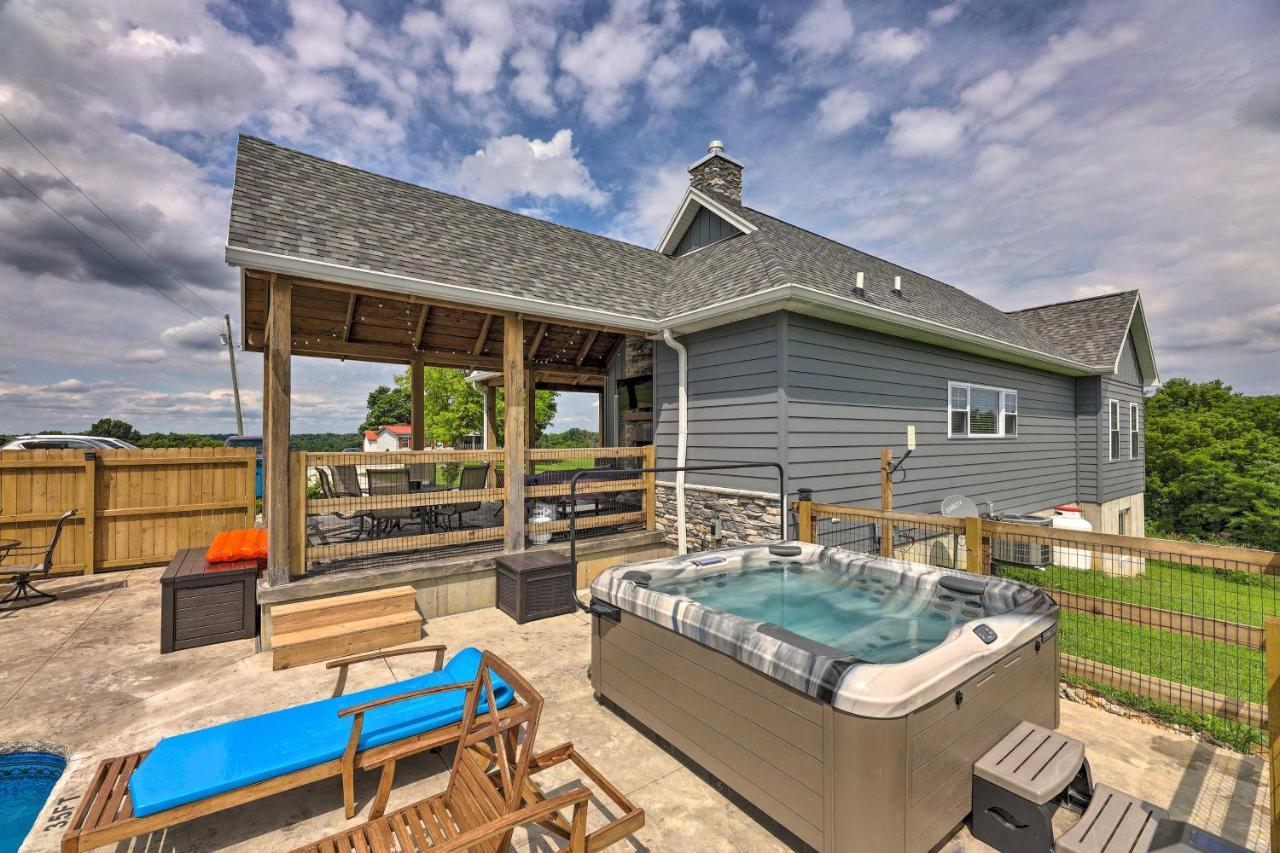 Chic Williamstown Retreat With Pool And Hot Tub! Villa Eksteriør bilde