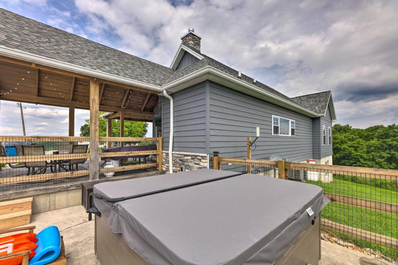 Chic Williamstown Retreat With Pool And Hot Tub! Villa Eksteriør bilde