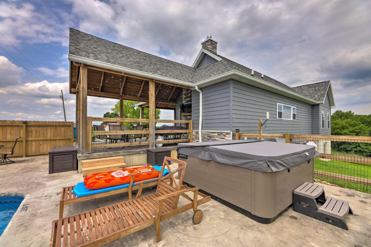 Chic Williamstown Retreat With Pool And Hot Tub! Villa Eksteriør bilde