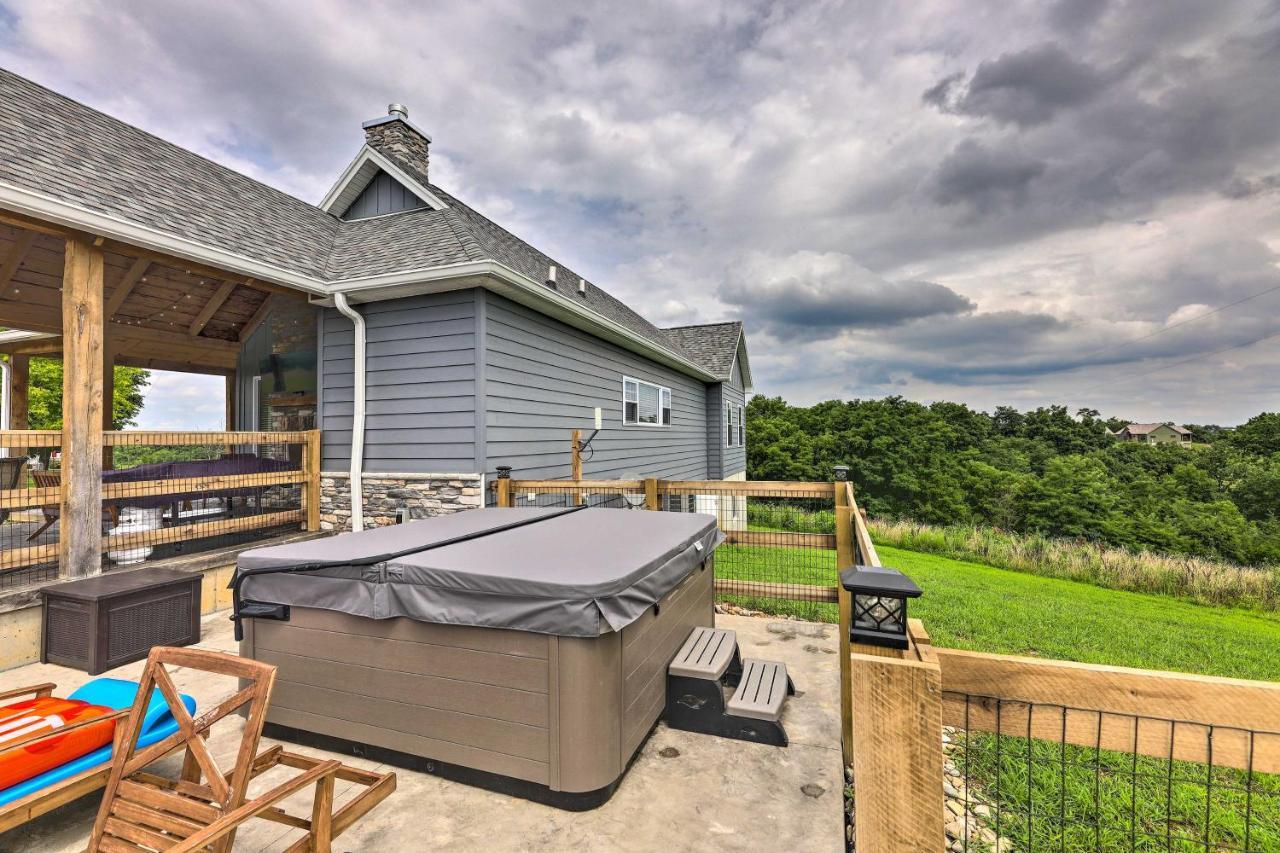Chic Williamstown Retreat With Pool And Hot Tub! Villa Eksteriør bilde