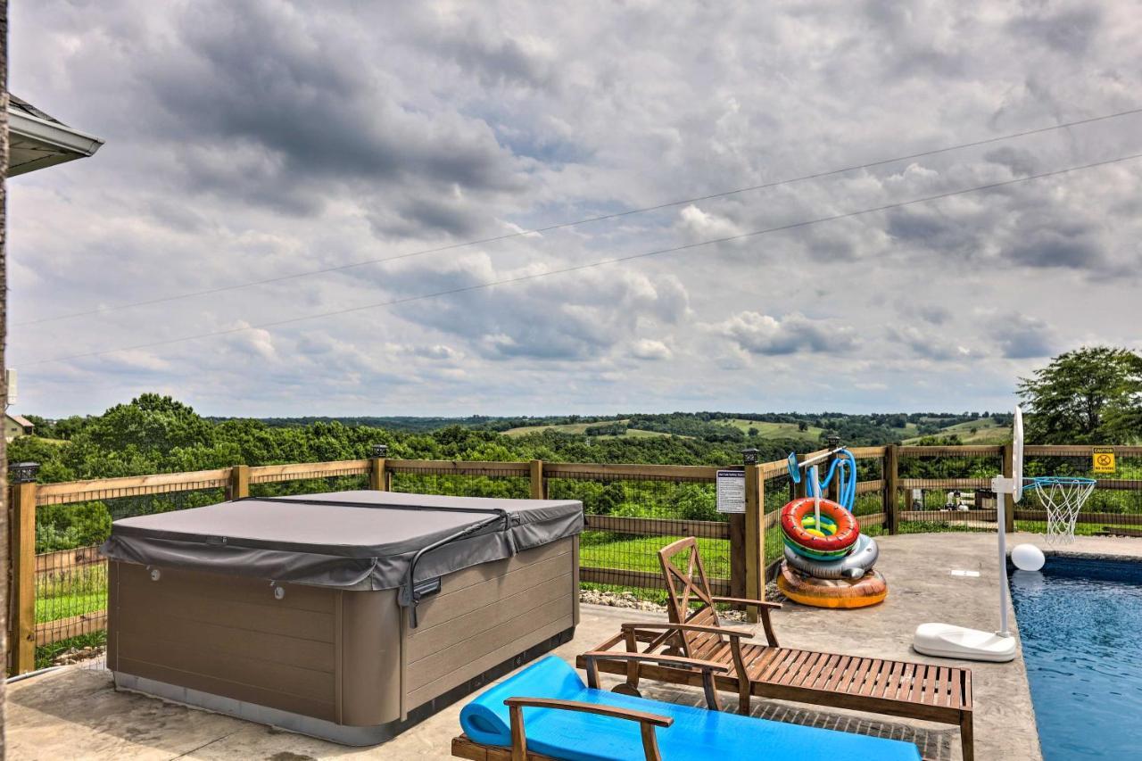 Chic Williamstown Retreat With Pool And Hot Tub! Villa Eksteriør bilde