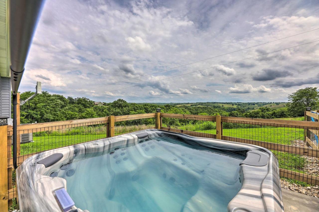 Chic Williamstown Retreat With Pool And Hot Tub! Villa Eksteriør bilde