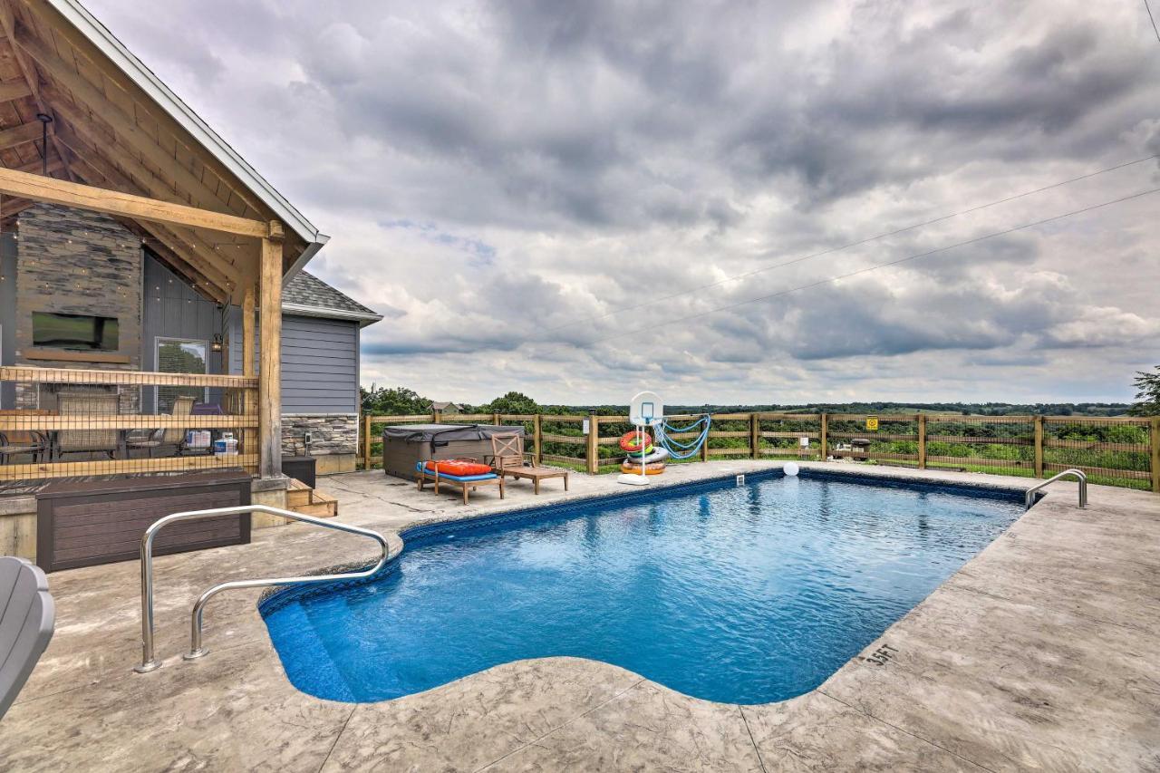 Chic Williamstown Retreat With Pool And Hot Tub! Villa Eksteriør bilde