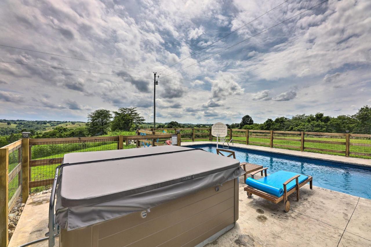 Chic Williamstown Retreat With Pool And Hot Tub! Villa Eksteriør bilde