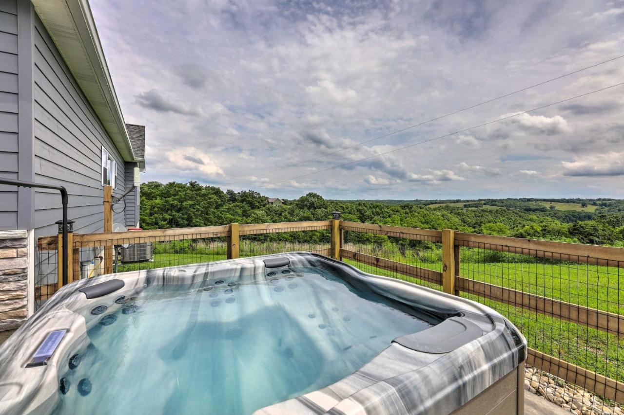 Chic Williamstown Retreat With Pool And Hot Tub! Villa Eksteriør bilde